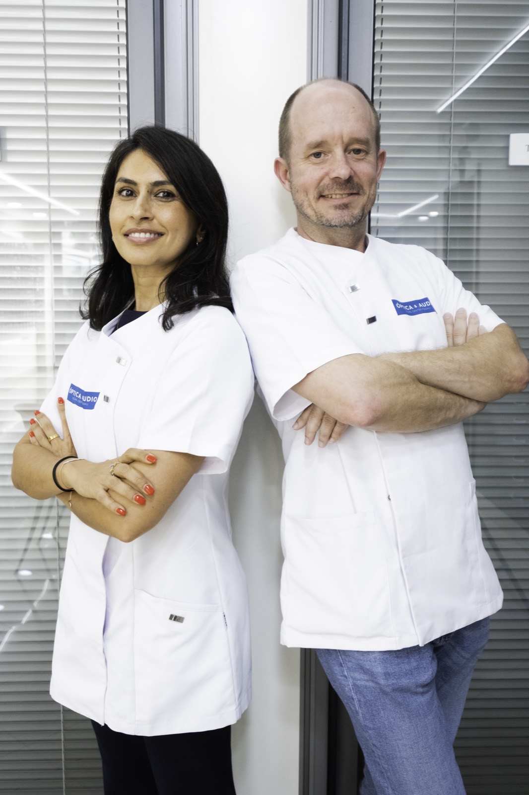 Madhu Prakash Khatnani y Cristian Oliva Hakala en el centro